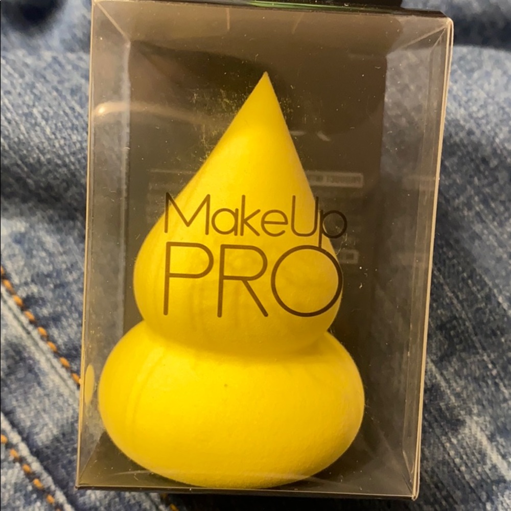 MAKEUP SPONGE